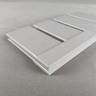 İyi fiyat Dekoratif Depolama Ekranı Garaj PVC Slatwall Panelleri Oturma Odası İçin Gri çevrimiçi