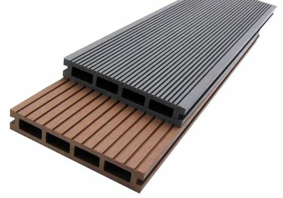 İyi fiyat 2.9m 148mm WPC Kompozit Decking 140mm Hollow WPC Kompozit Güverte Panoları Nemli Yerleşimler çevrimiçi