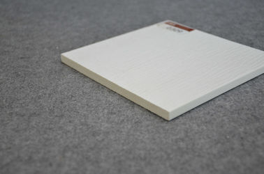 İyi fiyat Düz Özellikler Döşeme Plakaları PVC Trim Kalıp Ekstrüde 10ft / 7ft / 8ft çevrimiçi
