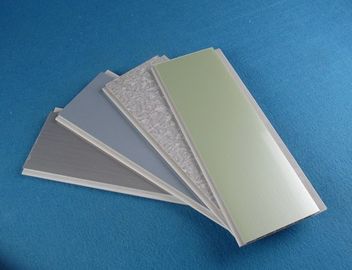 İyi fiyat 100mm x 8mm PVC Duvar Panelleri Ticari Mutfak Duvar Intertek Süslemeleri çevrimiçi
