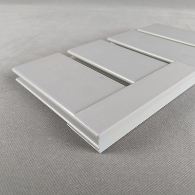 Dekoratif Depolama Ekranı Garaj PVC Slatwall Panelleri Oturma Odası İçin Gri