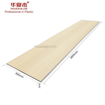 İyi fiyat Ahşap Renkli WPC Duvar Paneli Salon Tasarımı İçin Kapalı 2800x600x9mm çevrimiçi