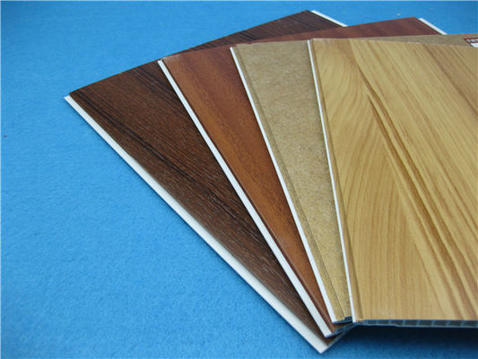Kalite Monistureproof Laminated Wood Grain pvc duvar kaplama levhaları Ekonomik ve Geri Dönüştürülebilir fabrika