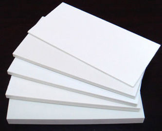 İyi fiyat 1000mm Hygeian PVC Köpük Panel Özel Beyaz PVC Köpük Kaymaz Kaymaz çevrimiçi
