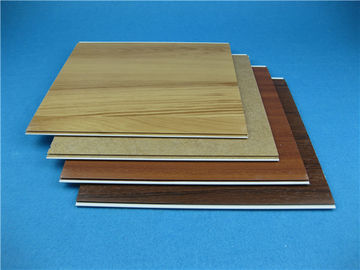 İyi fiyat İç Ev Dekorasyonu İçin Laminat Desenli DIY Doğal PVC Duvar Panelleri çevrimiçi