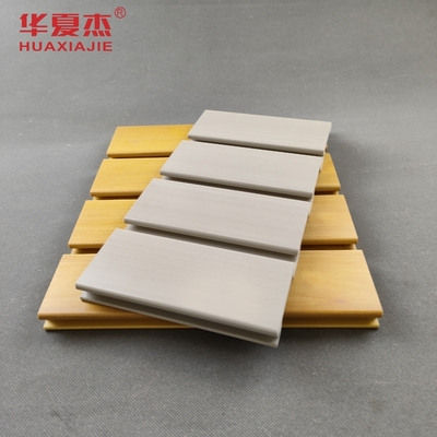 İyi fiyat 300mm X 17mm PVC Slatwall Paneller PVC Garaj Duvarı İç Dekorasyon çevrimiçi