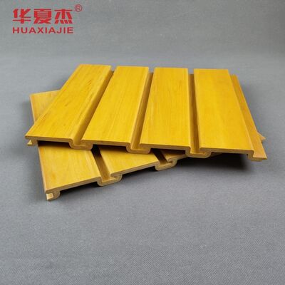 İyi fiyat Ahşap Tanesi PVC Slatwall Dayanıklı Perakende Ekran Duvarları ve Fonksiyonel Depolama Çözümleri Sağlayan Yumuşak Yüzey Panelleri çevrimiçi